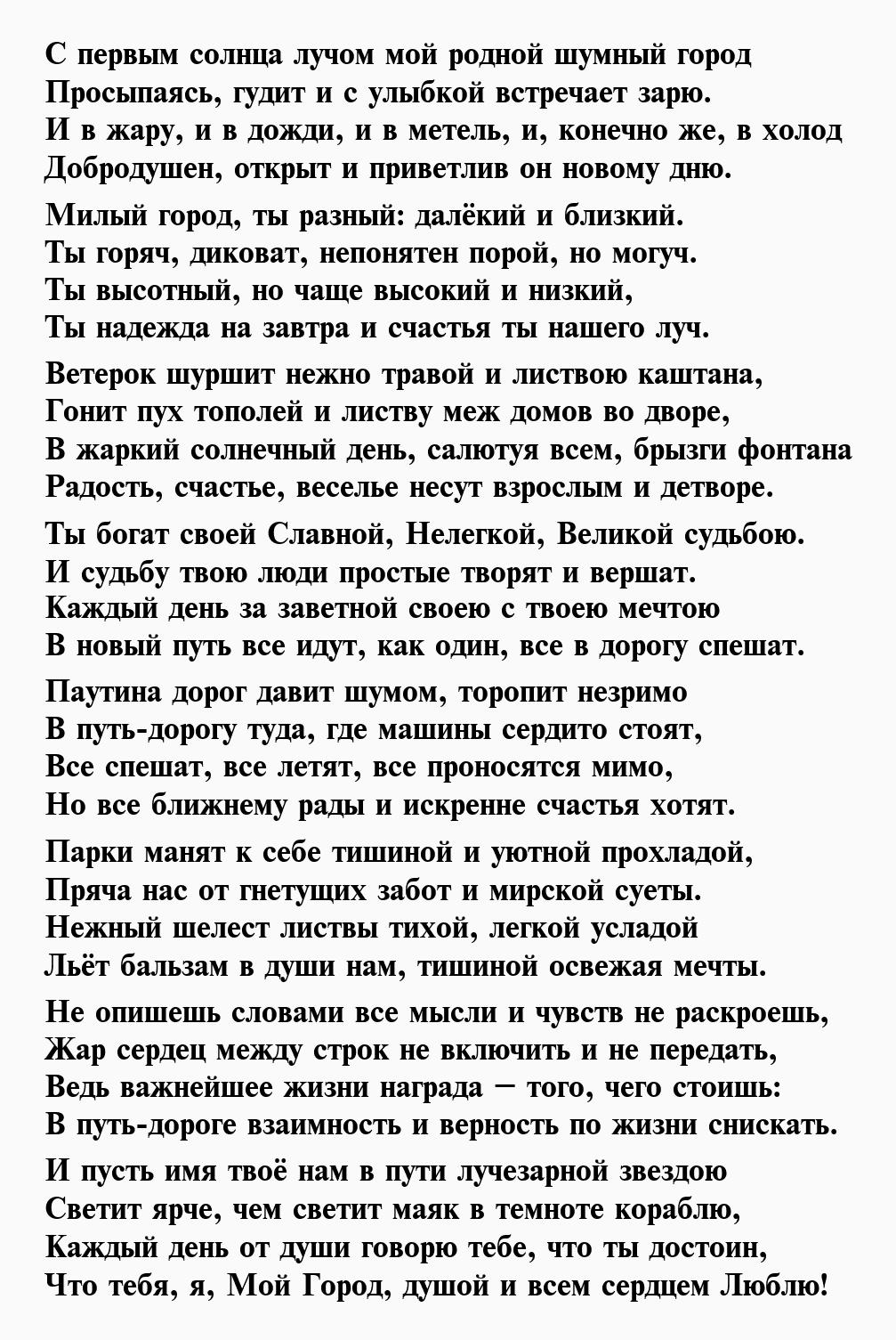 На нашем старом кресле время оставило множество следов и воспоминаний и оттого